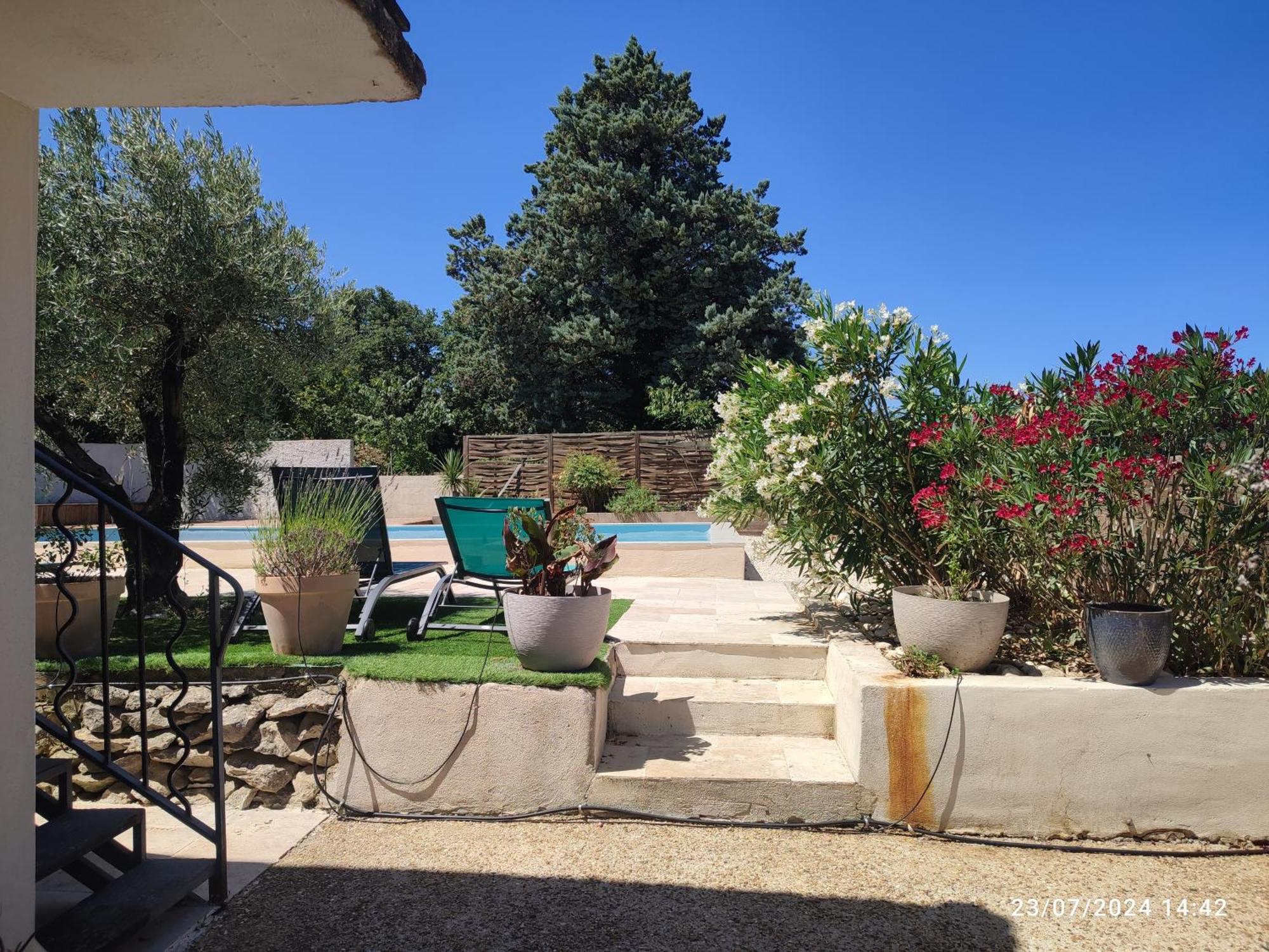 La Maison Des Amis Apartment Lussan  ภายนอก รูปภาพ